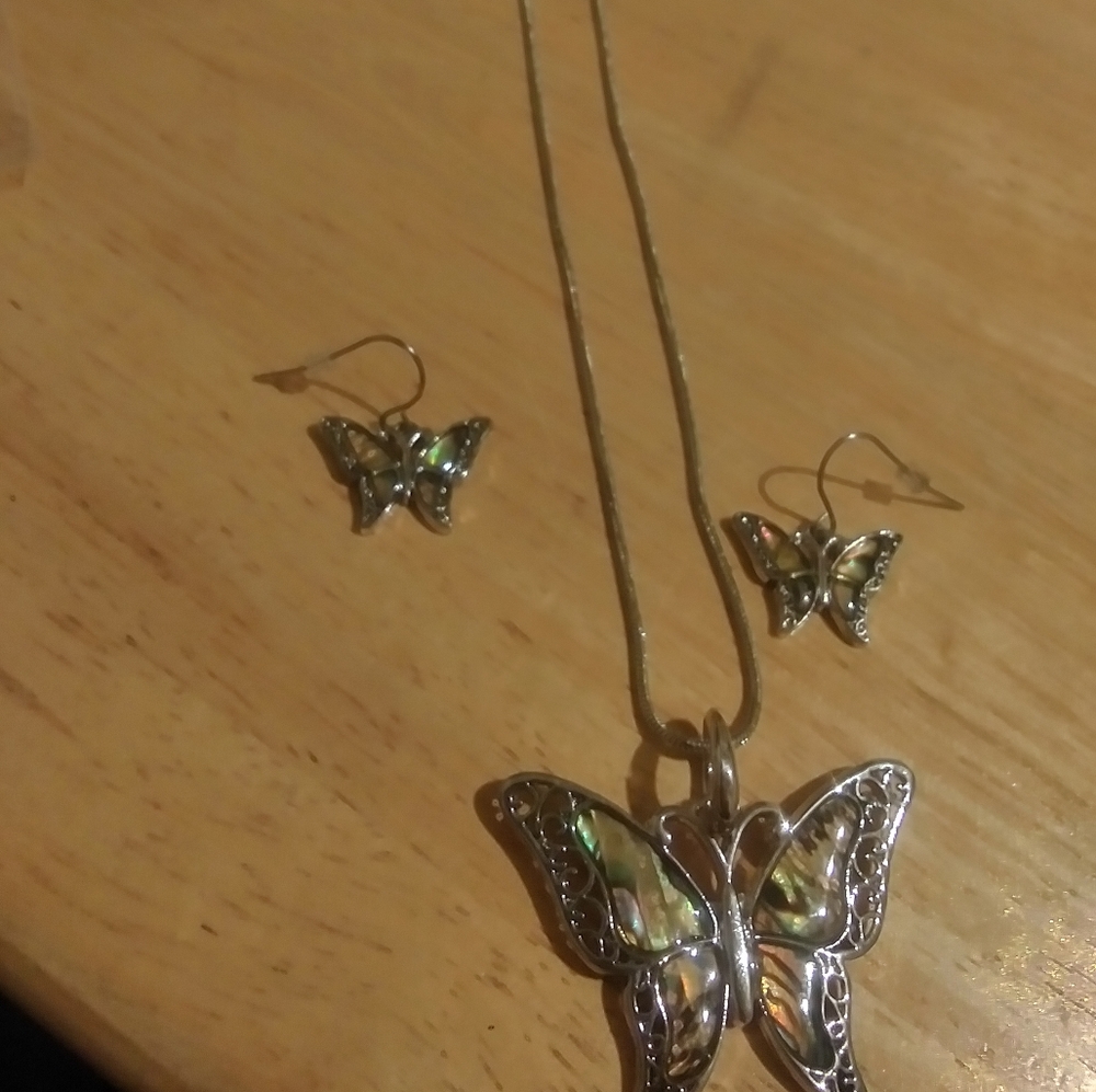 Necklace & earrings